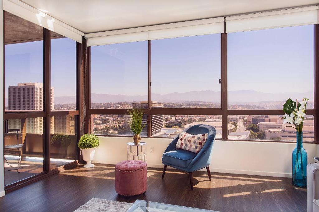 Downtown LA Cosmopolitan Penthouse Suites in Los Angeles (CA ...