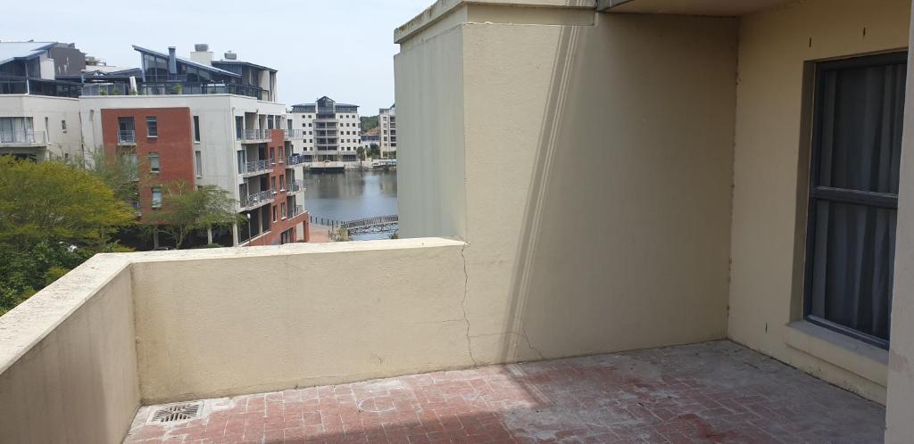 Tyger Waterfront luxurious and central Cape Town photo