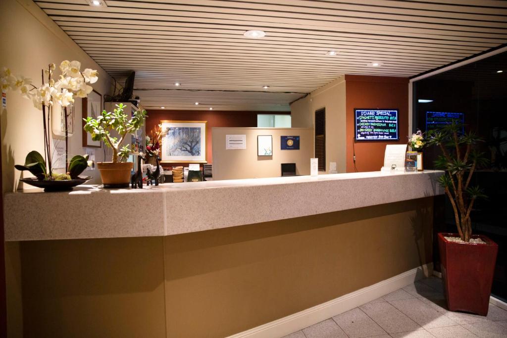 Twin Towers Inn photo