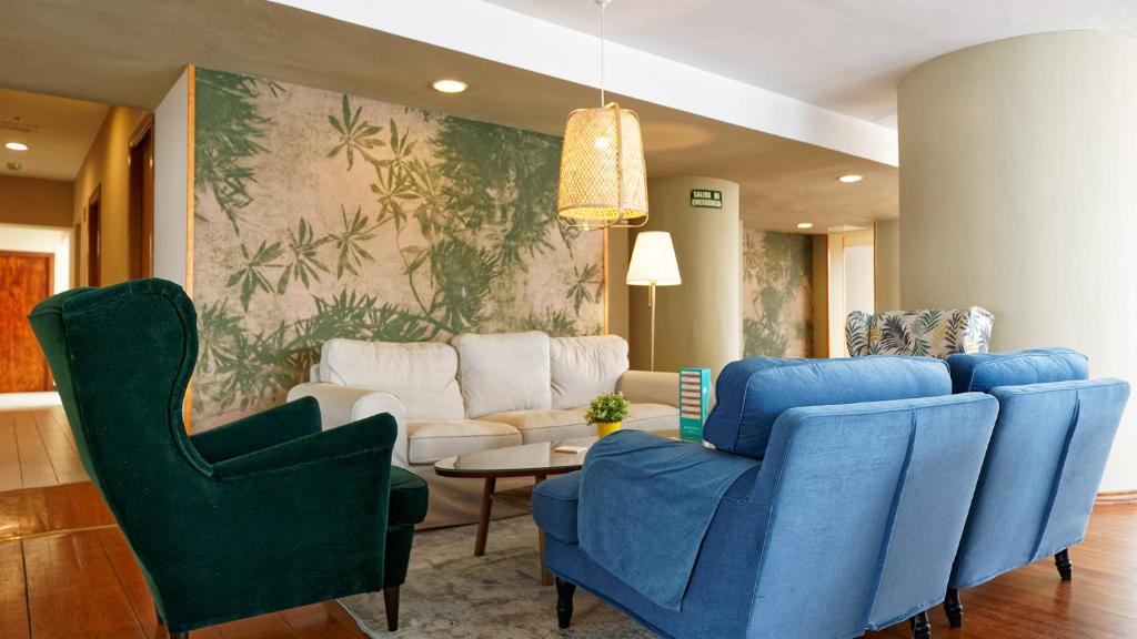 Bull Astoria Photo 23