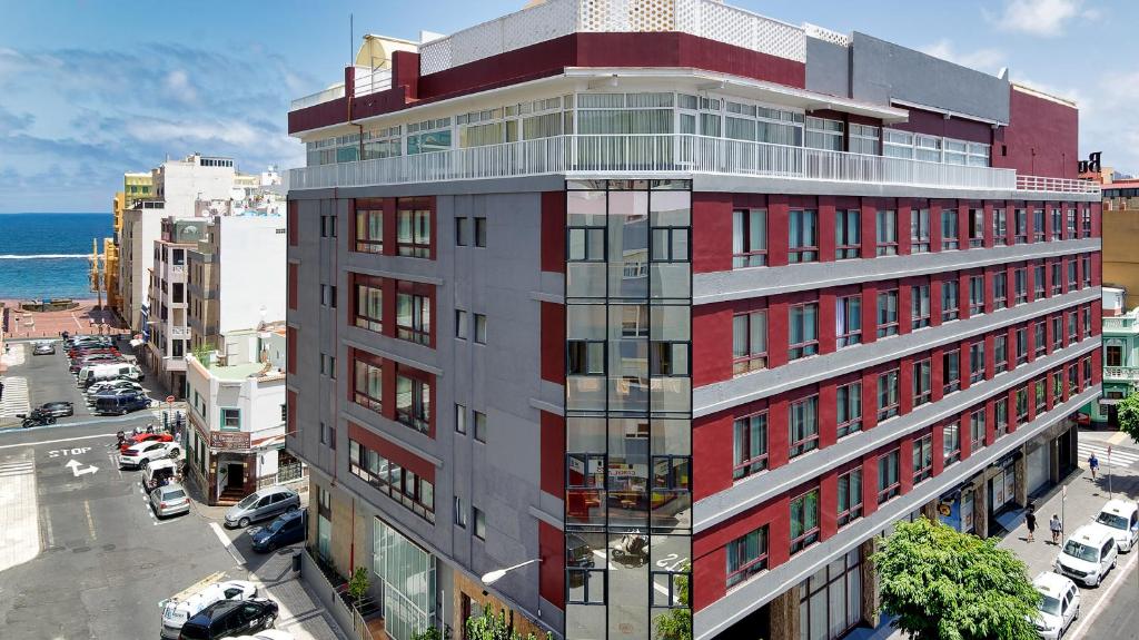 Bull Astoria Photo 28