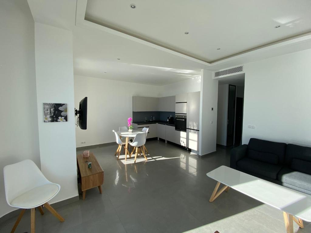 219 Promenade - 5