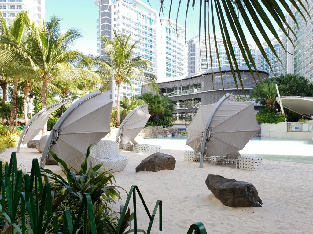 Manila Urban Resort at Azure photo