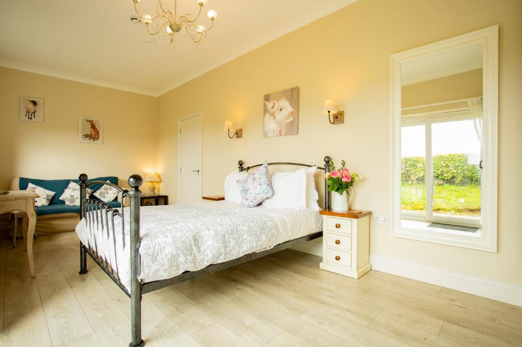 Large Double Room with Garden View