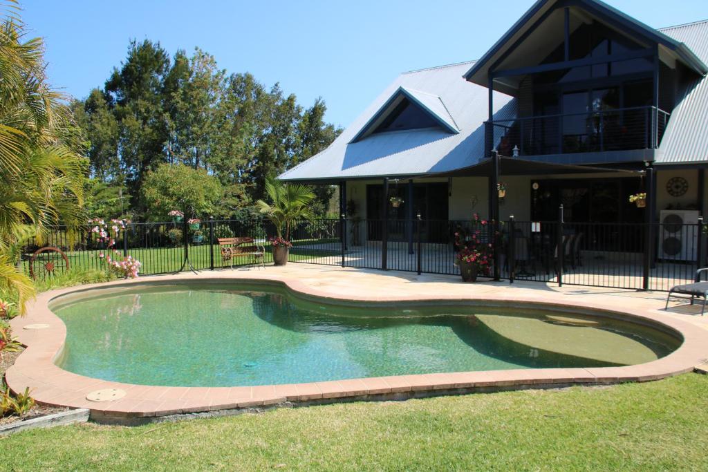 Swimming pool, Salamander Bay Bed and Breakfast in Port Stephens