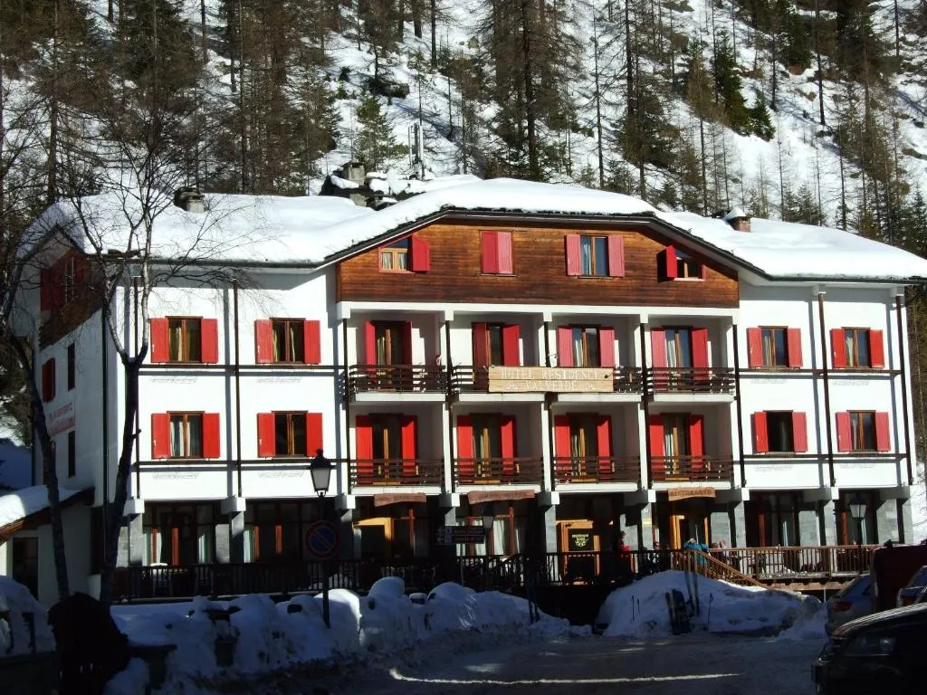 Hotel Residence Valverde, מלון בגרסוני לה טריניטה