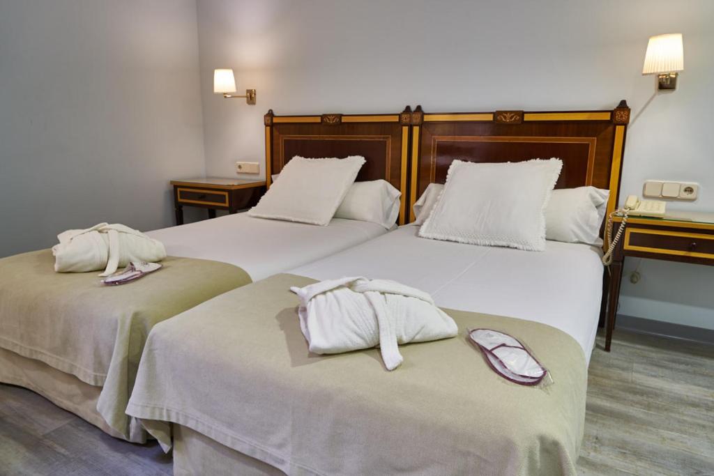 Hotel Don Curro — Hotel rooms in Malaga, Andalusia