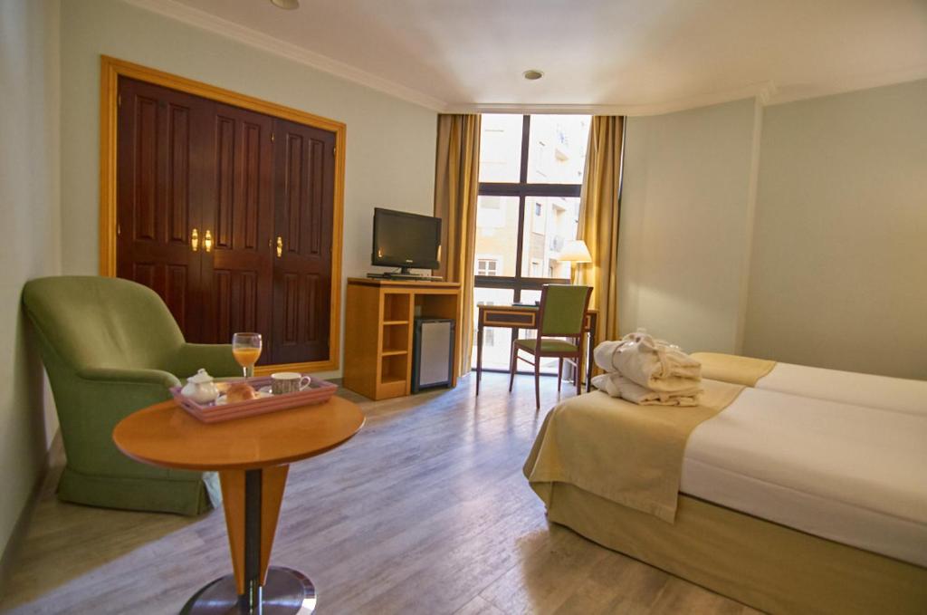 Hotel Don Curro — Hotel rooms in Malaga, Andalusia