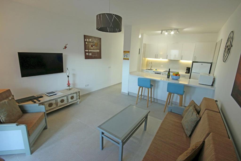 MARINEDA by RENTMEDANO newly renovated, ocean view, wifi, parking, pool - 4