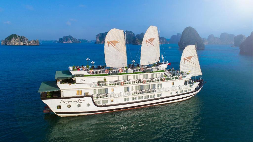 Signature Halong Cruise, Ha Long