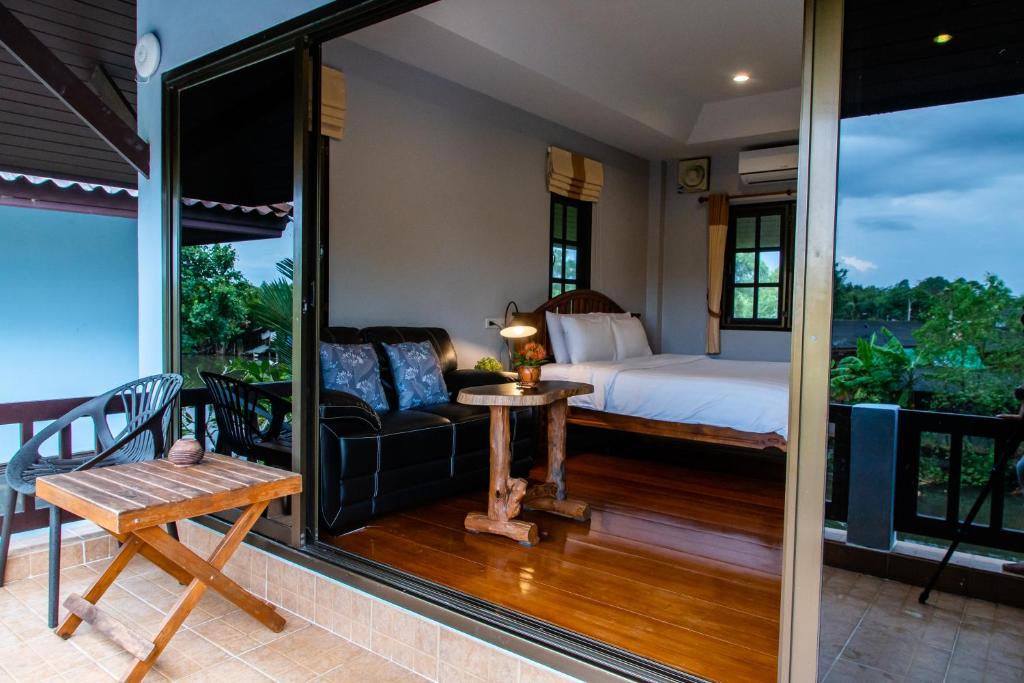 โรงแรมบ้านริมน้ำรีสอร์ต (Baanrimnam Resort Hotel)
