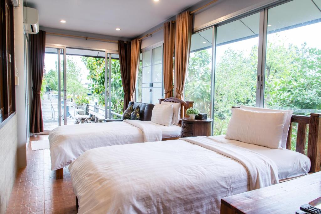 โรงแรมบ้านริมน้ำรีสอร์ต (Baanrimnam Resort Hotel)