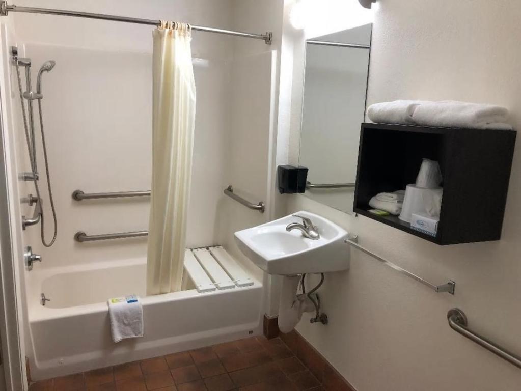 Inn Of Long Beach photo