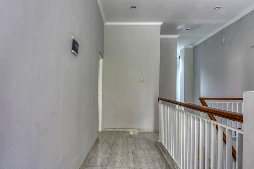 RedDoorz near Sindu Kusuma Edupark 2 photo