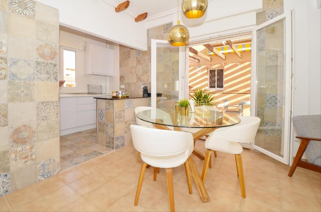 Punta Prima Pleasure with private parking in a gated community close to the beach - 2