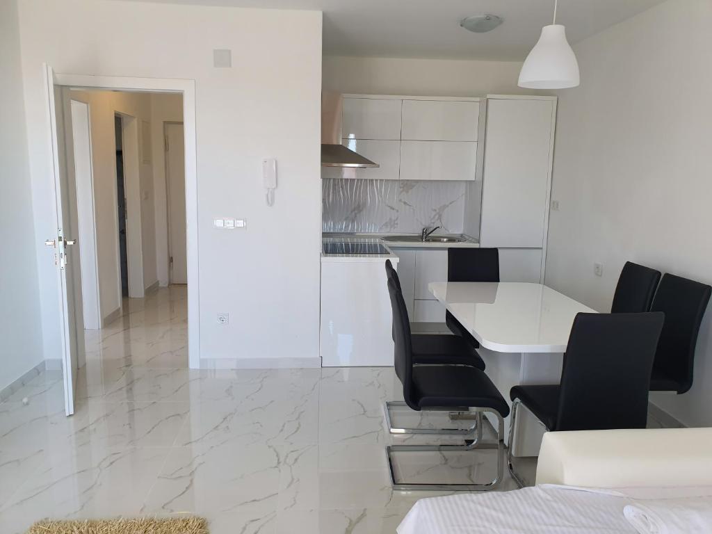 Villa Sandy with a pool — Hotel in Novalja