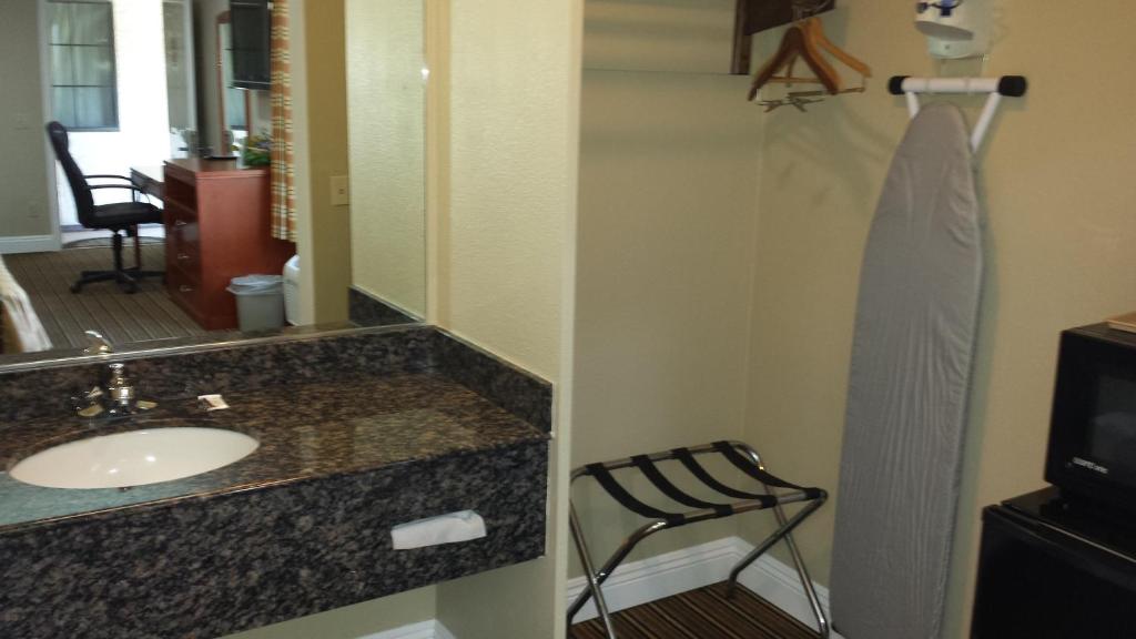 Regency Inn photo