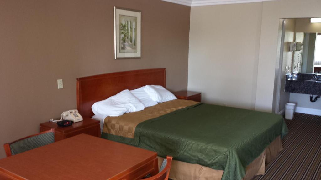 Regency Inn photo