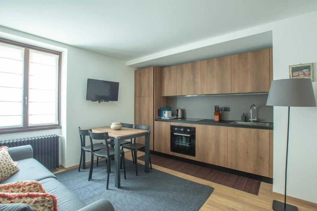 JOIVY Warm Flat for 4, with Parking in Courmayeur, Courmayeur