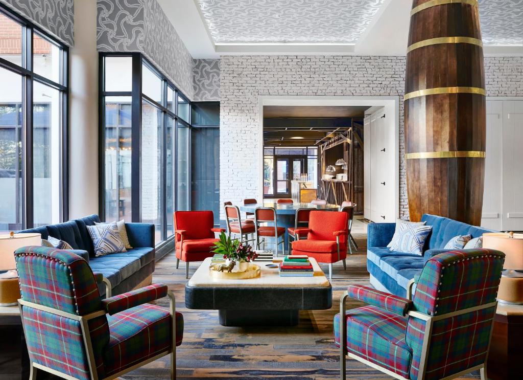 Graduate Annapolis Photo 9