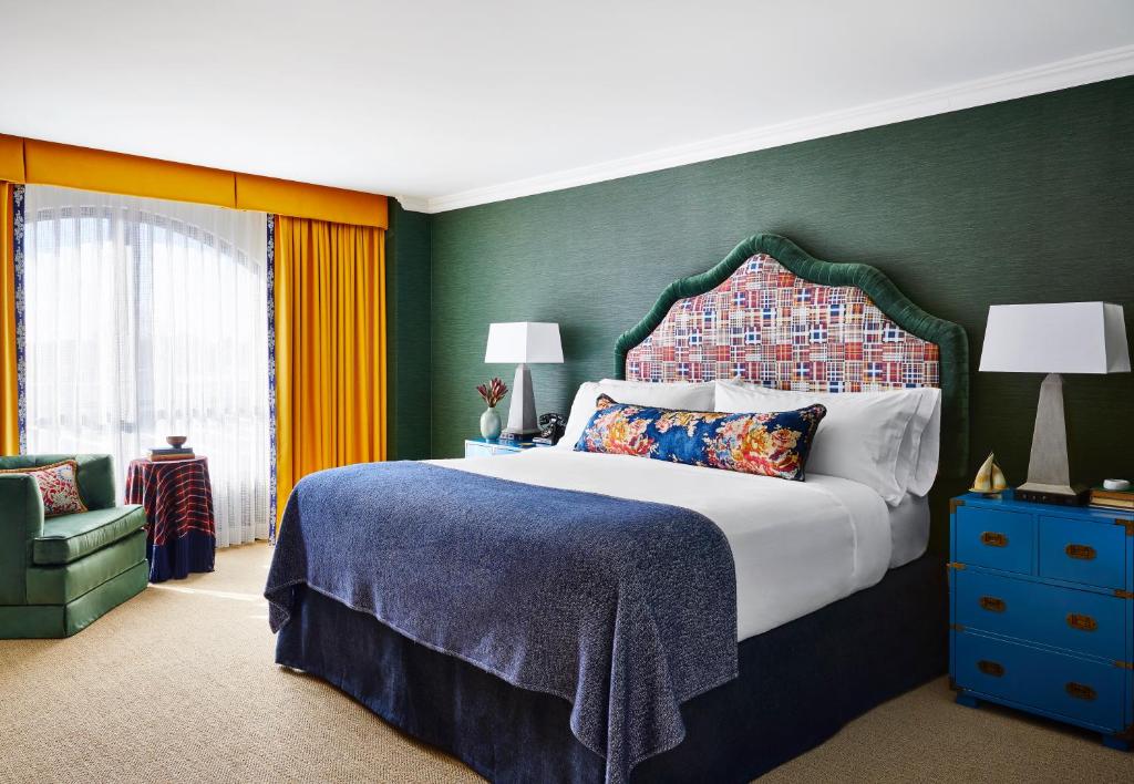 Graduate Annapolis Photo 24