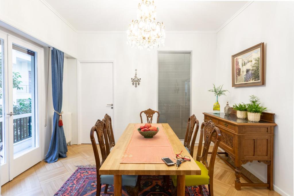 A Short Walk to Syntagma and Plaka by Athenian Homes 전경
