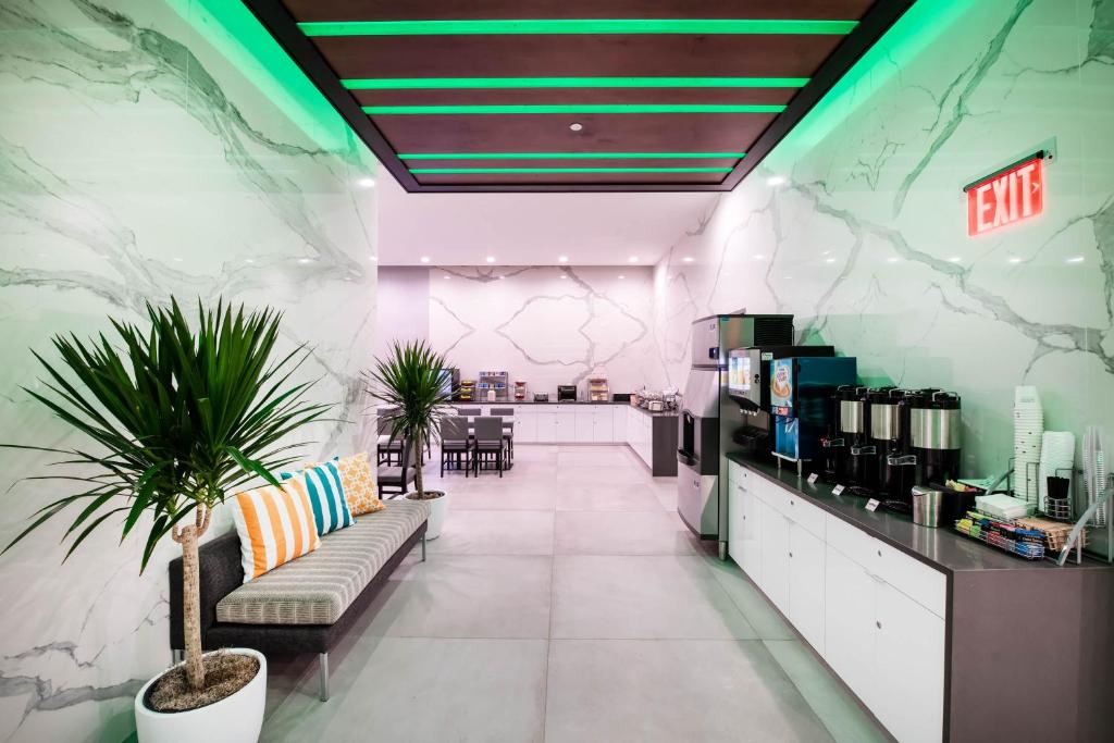 Wingate by Wyndham Long Island City