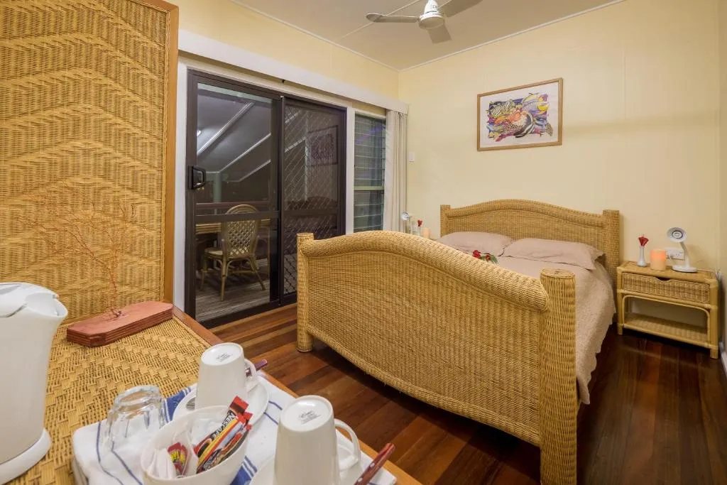 Tufi Resort, hotel in Tufi