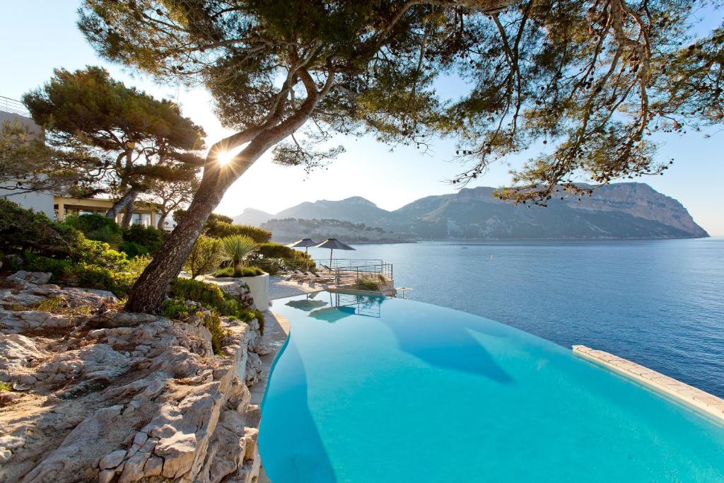 Best Price on Hotel Les Roches Blanches Cassis in Cassis + Reviews!