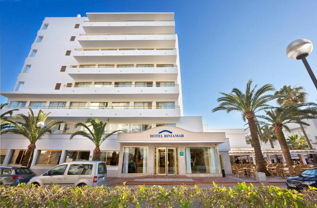Hotel Biniamar — Hotel building in Cala Millor, Balearic Islands