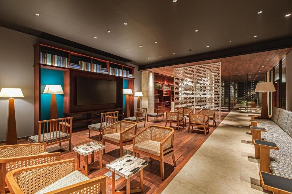 Shared lounge/TV area