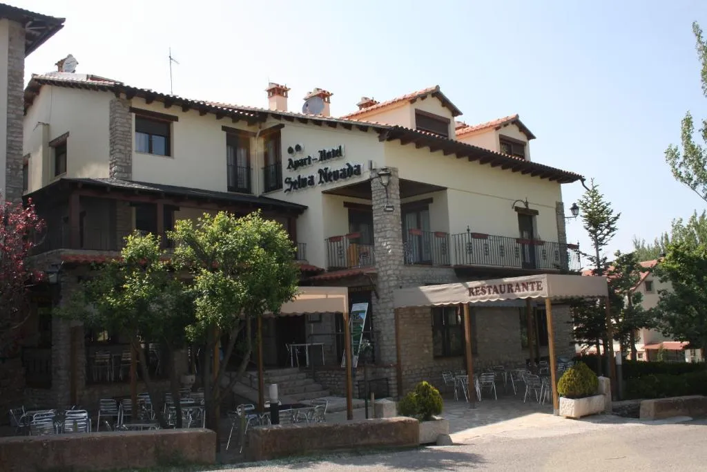 Apart-Hotel Selva Nevada，位于La Virgen de la Vega的酒店