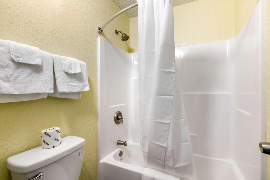 Rodeway Inn photo