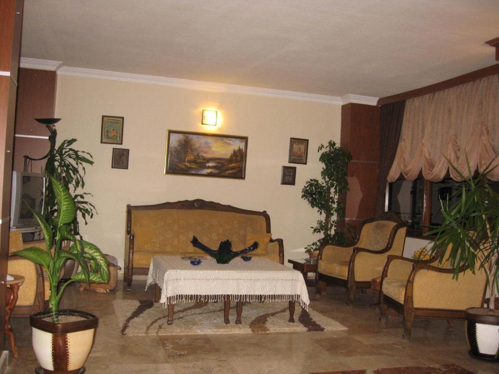 MG Moms Hotel photo