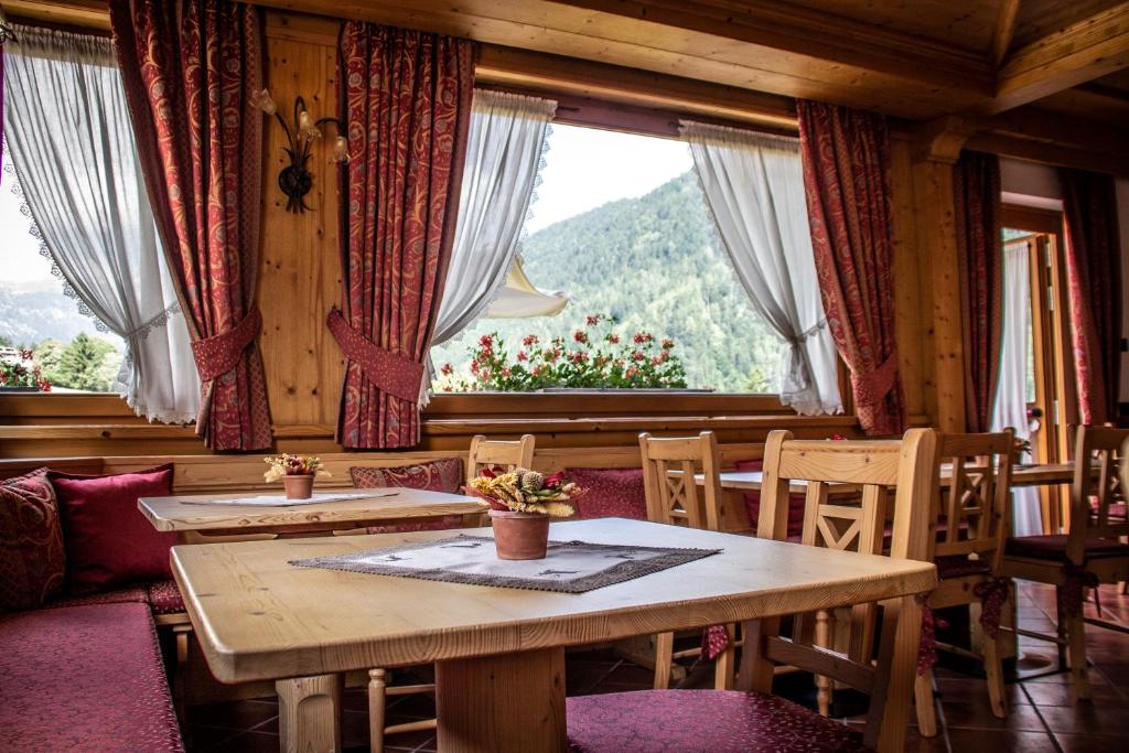 Bar/lounge, Hotel Garni La Soldanella in Madonna di Campiglio