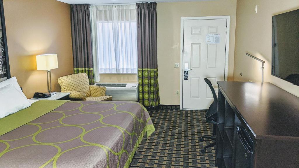 Super 8 By Wyndham Willowbrook photo