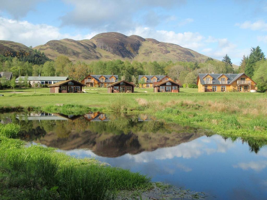 Loch Lomond Waterfront Luxury Lodges — Hotel in Balmaha