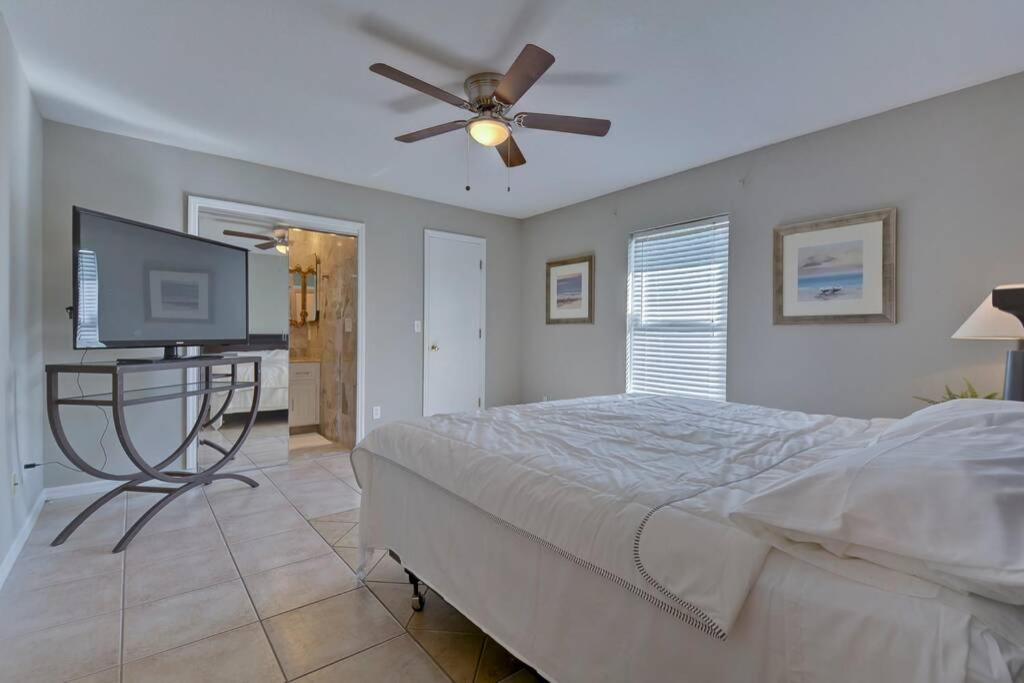 Ybor Casita! Steps away from Centro Ybor! photo