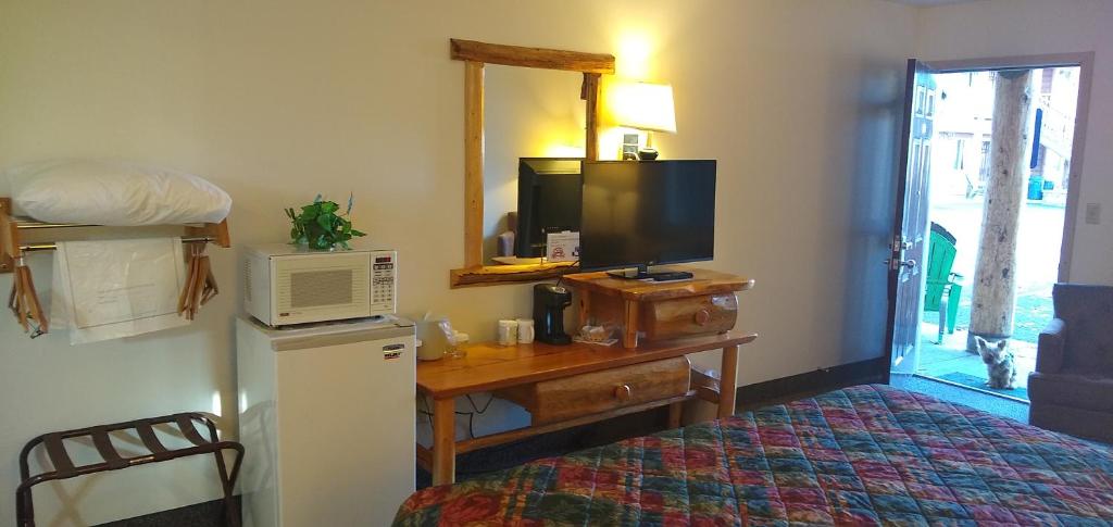 Ponderosa Motel photo