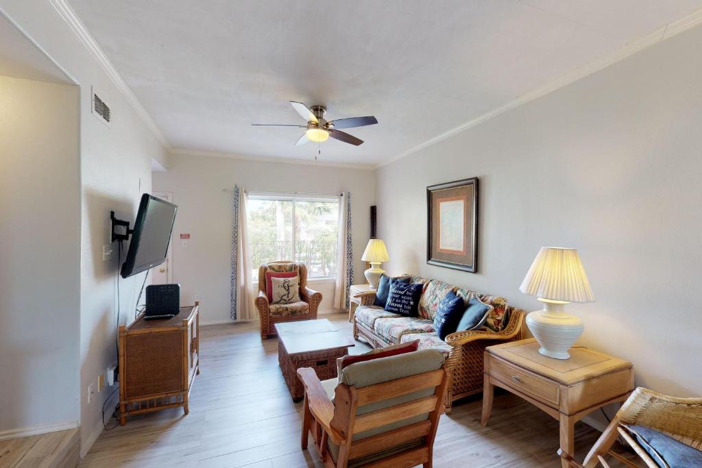 Dolphin #16 Main image 2