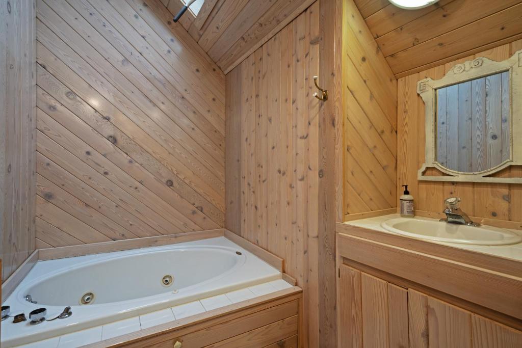 Vermont Chalet photo