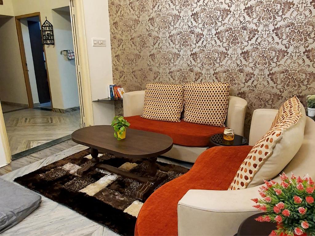 Aditya Premium HomeStay- Furnished Air Conditioned- 2BHK — Hotel in Jabalpur