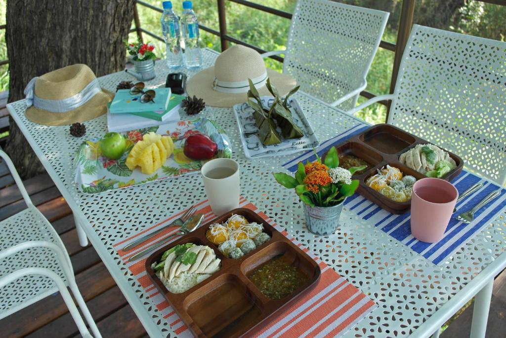 Food and beverages, บ้านก้ามปู อุทัยธานี in Uthai Thani