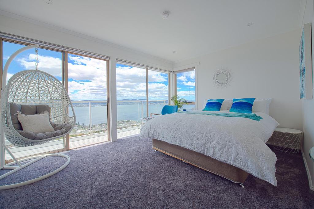 Nature &amp; Relax House, Panoramic sea view, Free parking 37 — Hotel in Hobart