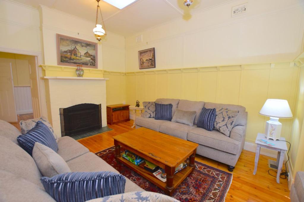 Mintie Cottage on Leura Mall photo