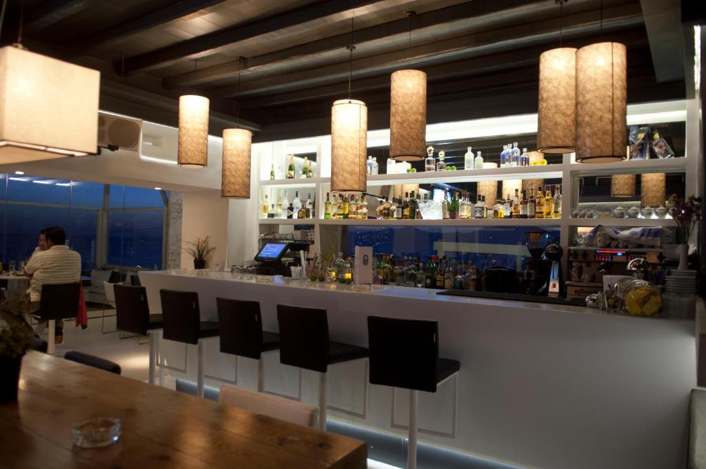 Highly-rated bar
