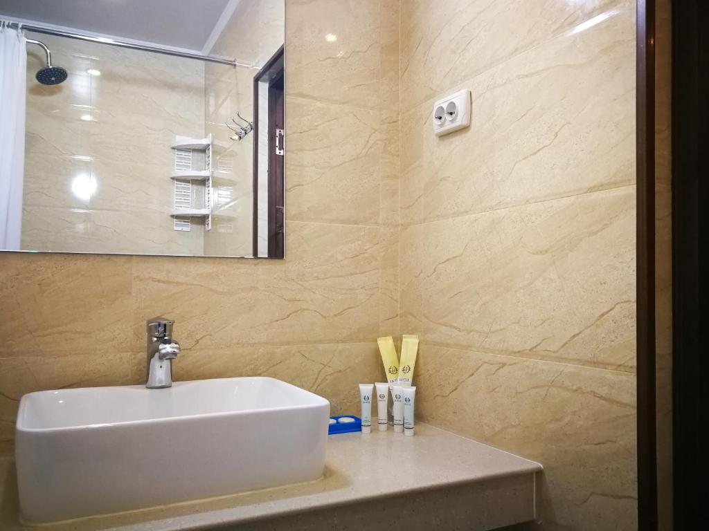 Salut Hotel photo