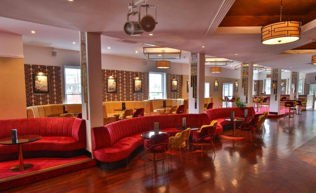 Bar/lounge, Royal Exeter Hotel in Bournemouth