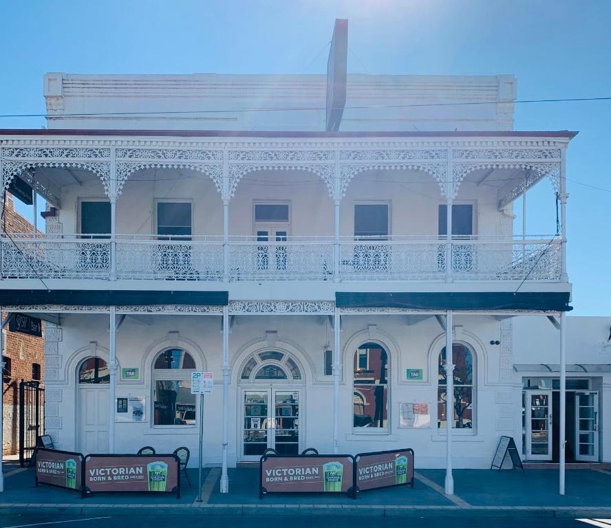The Yarrawonga Hotel photo