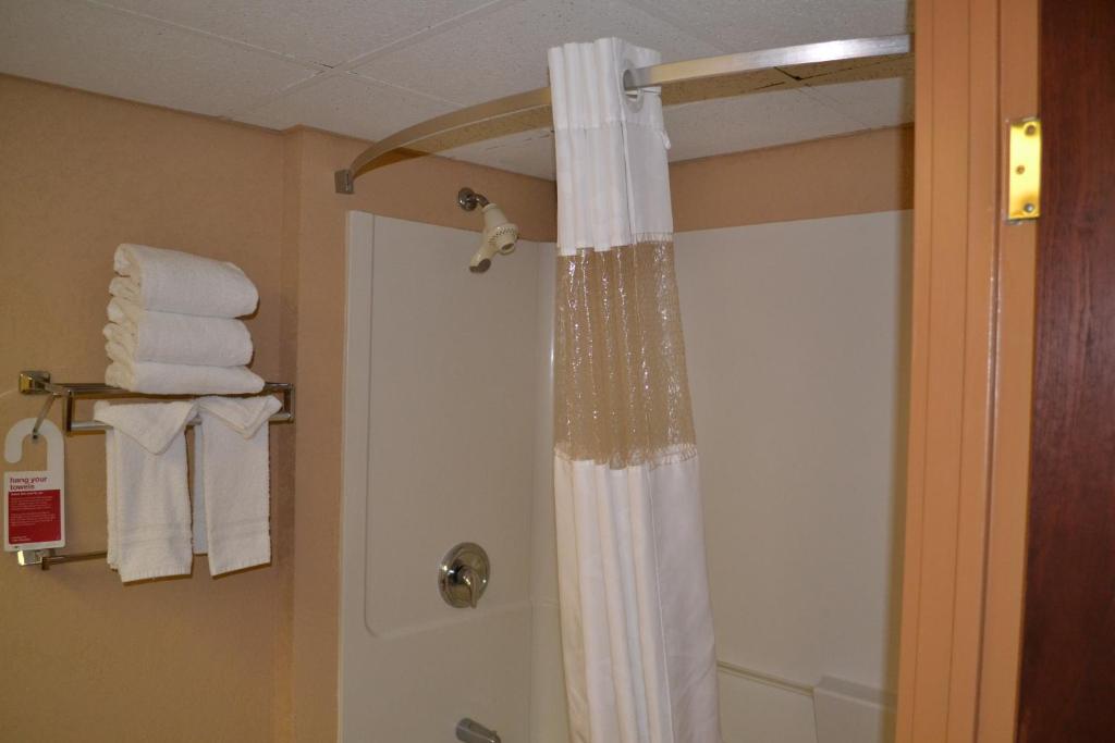 Ramada By Wyndham West Atlantic City Photo 1